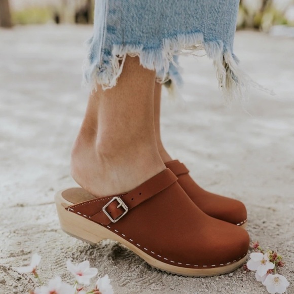 MIA Shoes - MIA ALMA BUCKLE CLOG SWEDISH LUGGAGE LEATHER SZ 38